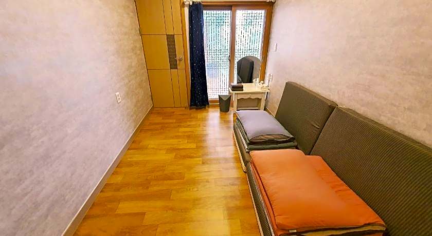 Hwangridangil Adamjeong Hanok Stay