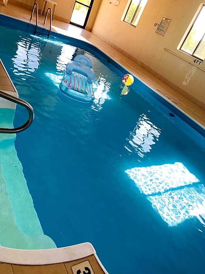 Pinckneyville Inn and Suites