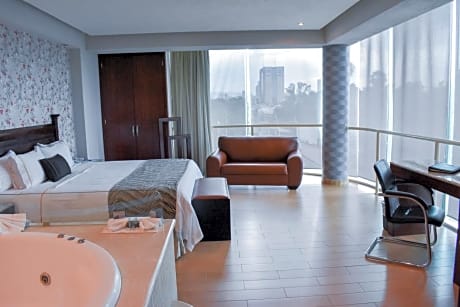 Deluxe Suite with Spa Bath