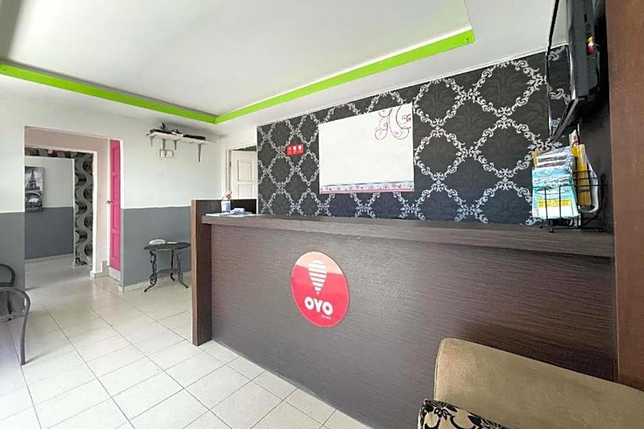 OYO 90324 Muar Station Hotel
