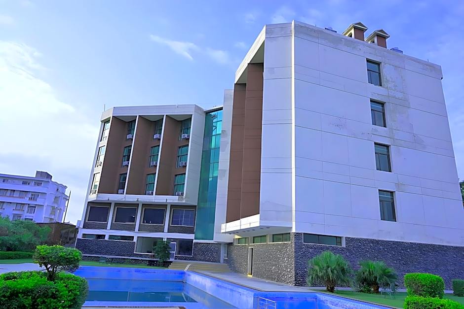 Hotel Devi Grand