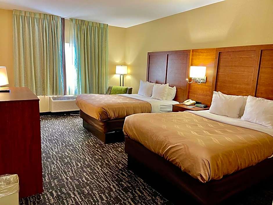 Quality Inn & Suites Hendersonville - Flat Rock