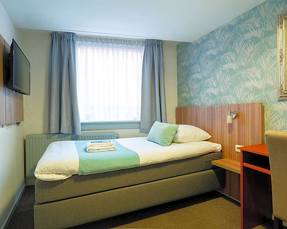Photo 1 of 9 of Single Room
