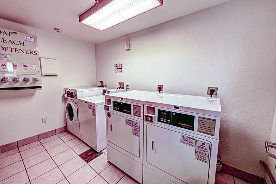 Motel 6-Niantic, CT - New London