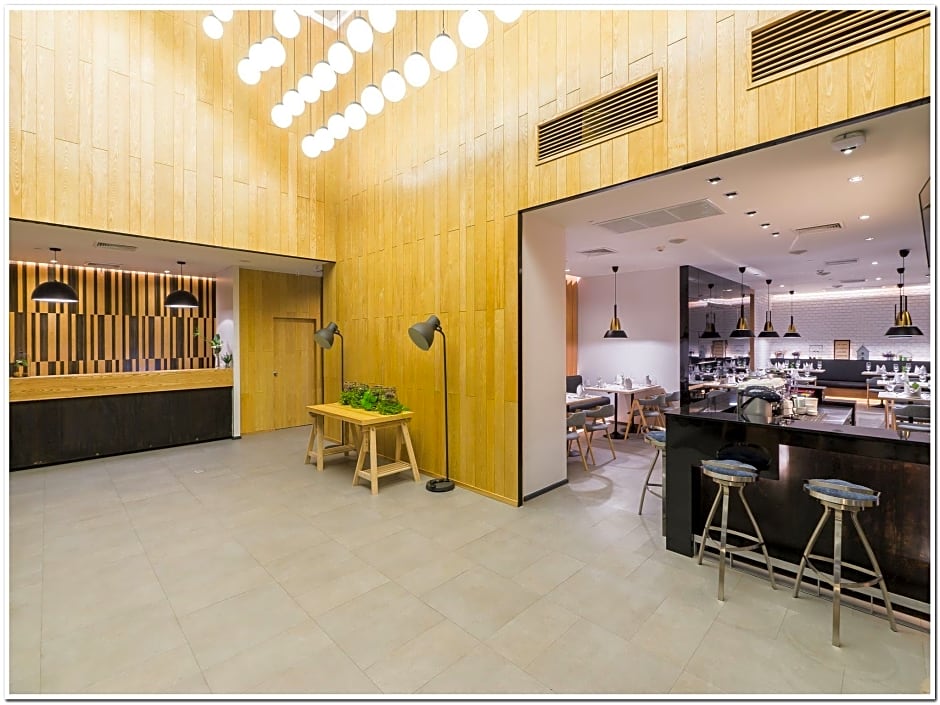 Sea Me Spring Tree Hotel