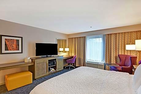 1 KING MOBILITY/HEARING ACC RI SHOWER NOSMOK