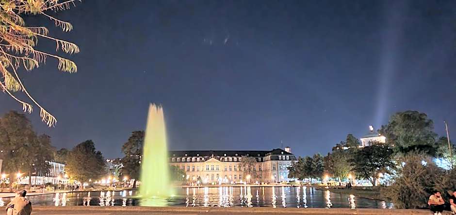 Boutique-Hotel Kronenstuben - unschlagbare Zentrumsnähe direkt am Marstall & Marktplatz - Schloss in 3 Min - Frühstück - Langzeitmiete