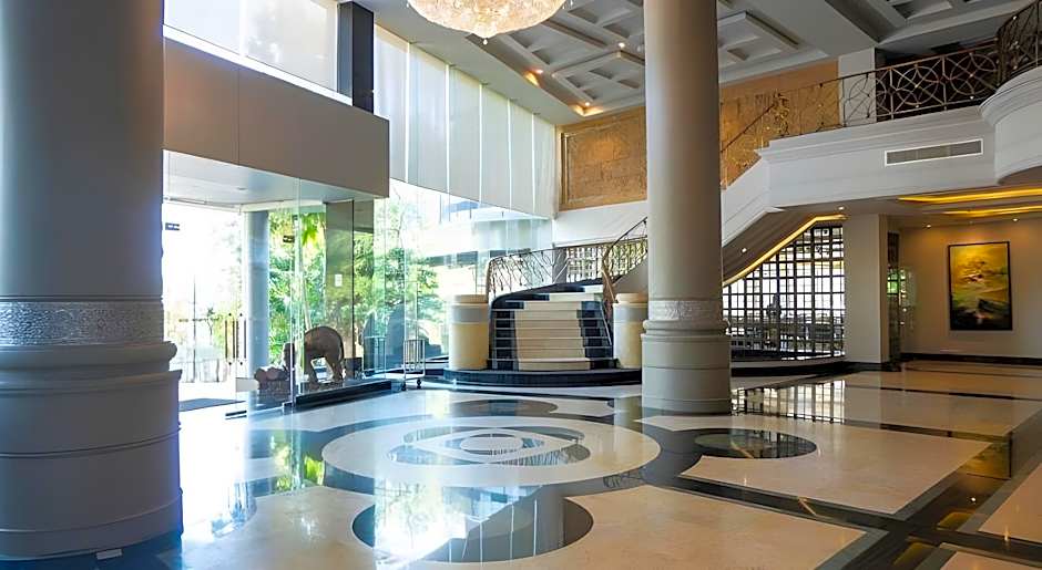 Grand Riverside Hotel
