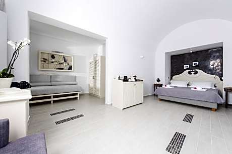 Temptation Suite with Hot Tub and Caldera View