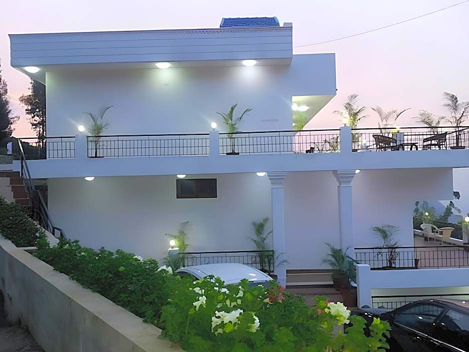 Mount 'n' Mist Hotel