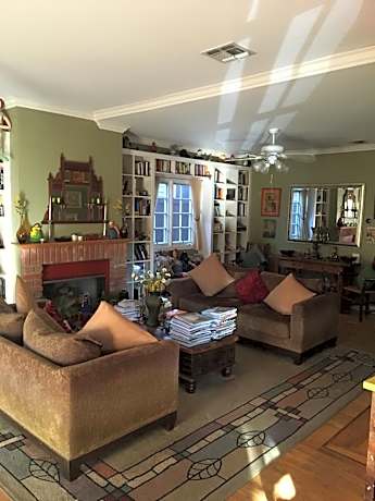 Elaine's Hollywood Bed & Breakfast