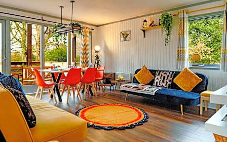 Luxurious mountain retreat lodge Hunters Quay