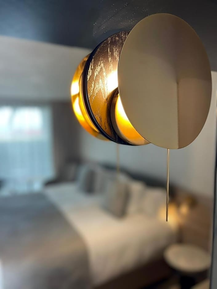 TenSuites - Adults Only