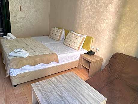 Deluxe Double Room with Shower