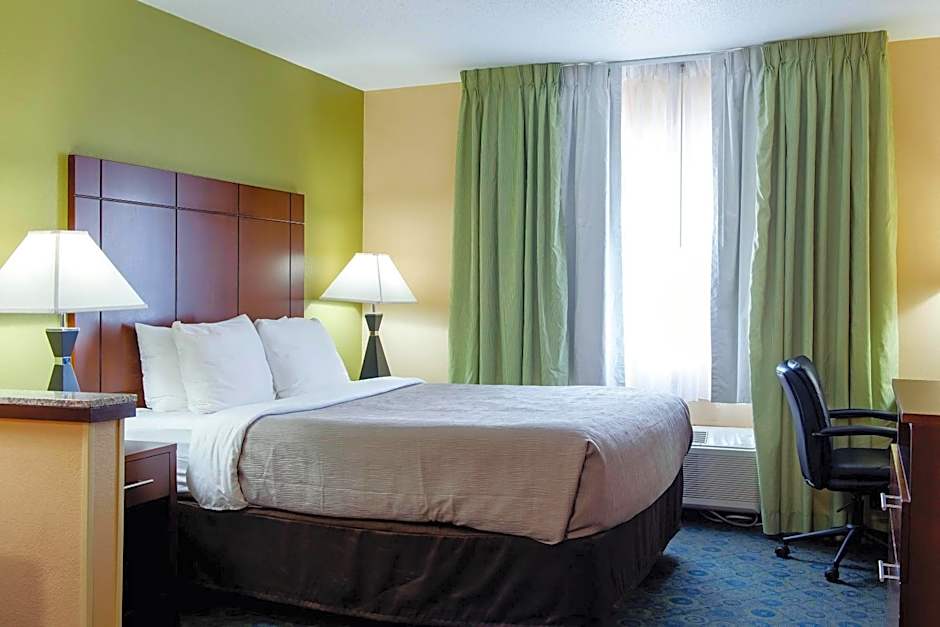 Quality Inn & Suites Bloomington I-55 and I-74