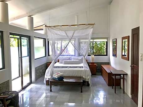 Deluxe Double Room with Side Sea View