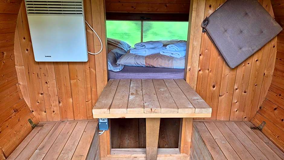 Mini Hotel Übernachten Im Gurkenfass