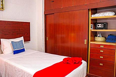 Standard Twin Room with Shared Bathroom