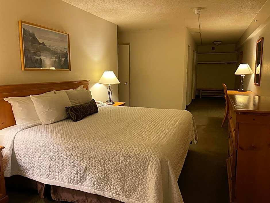 Coast Inn at Lake Hood