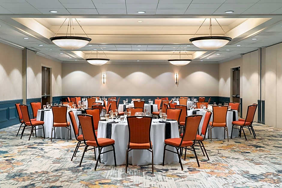 DoubleTree By Hilton Hotel Bradley International Airport