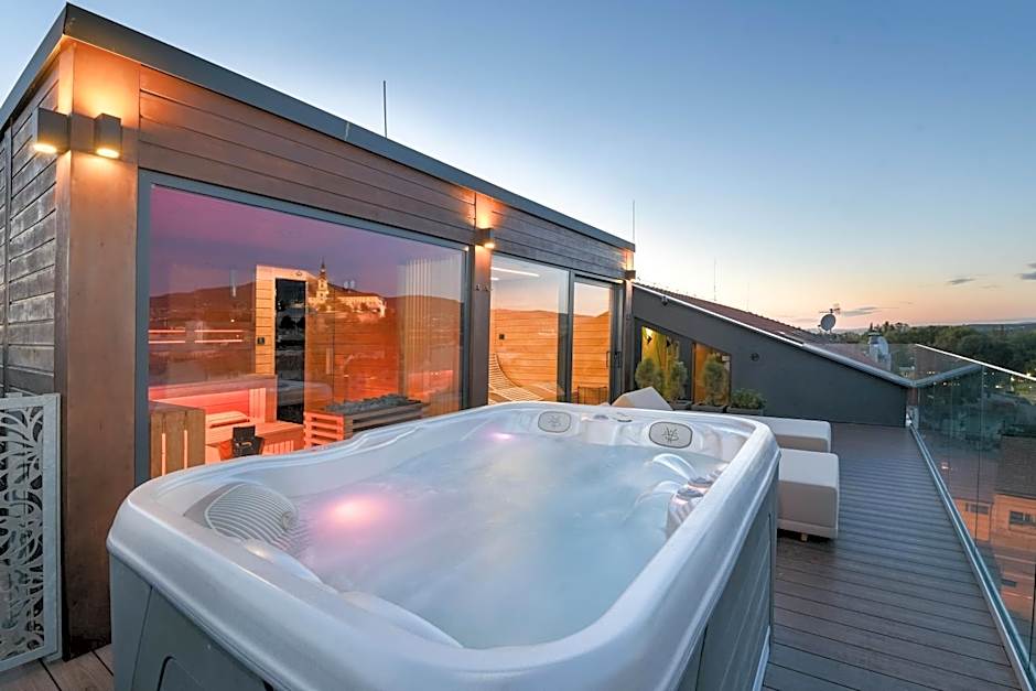 BOUTIQUE HOTEL11 with rooftop SPA