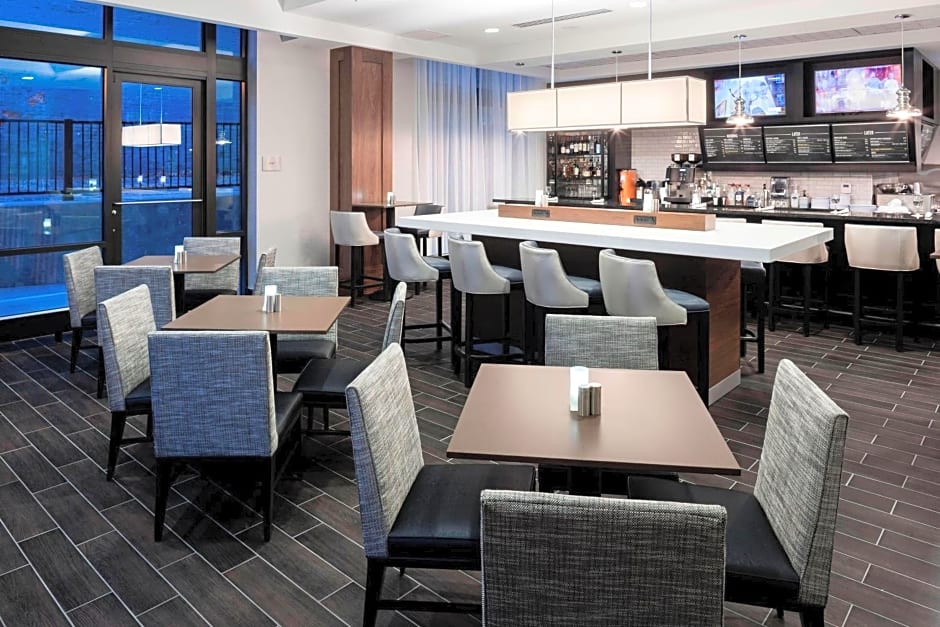 Courtyard by Marriott Richmond Downtown