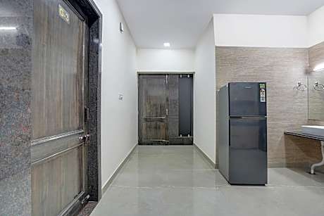 HOTEL O AMR GRAND Govindpuri Junction