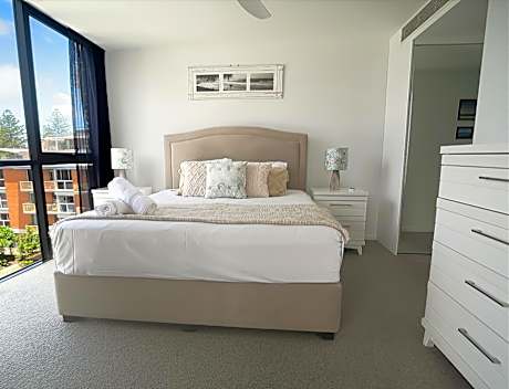 Apartment with Pool View