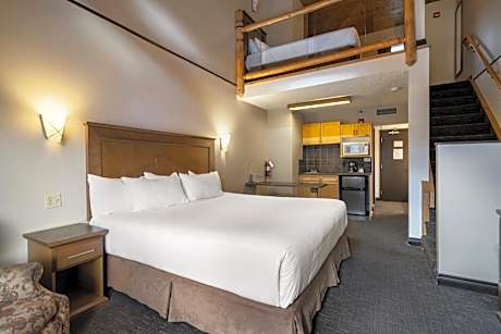 Loft Suite King, Two Twin