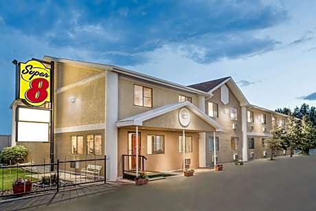 Super 8 by Wyndham Riverton