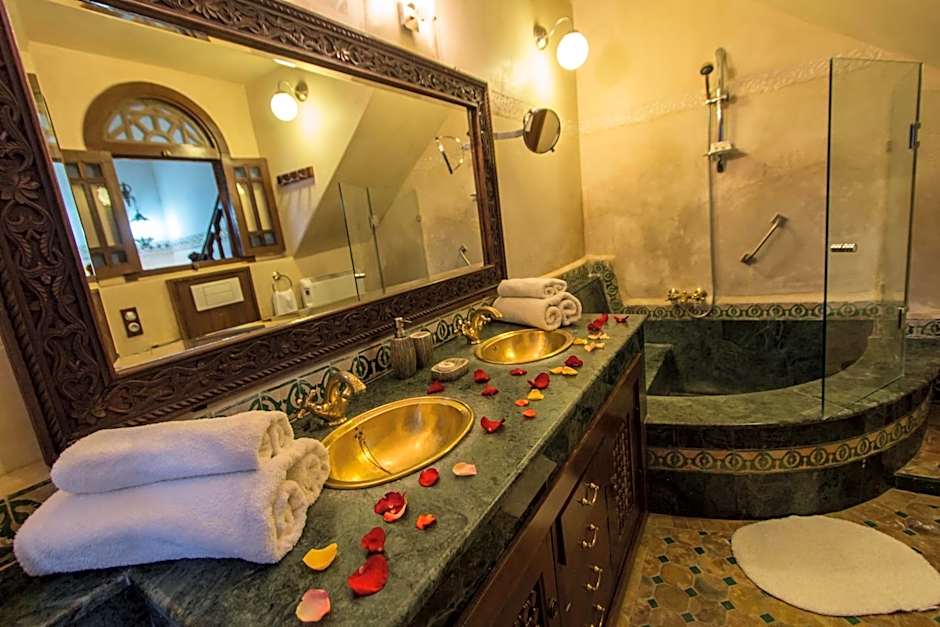 Riad Les Remparts De Fès