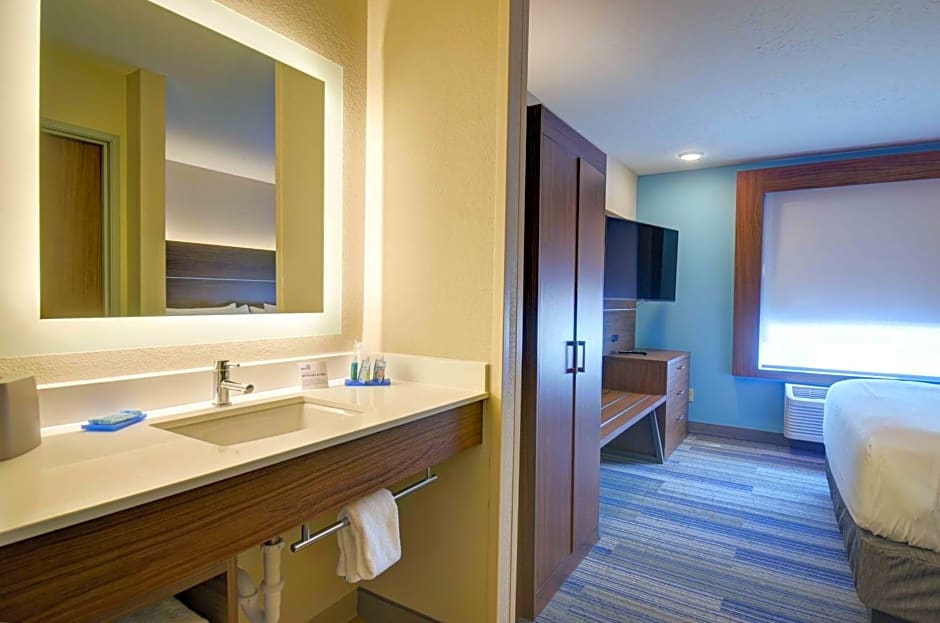 Holiday Inn Express & Suites North Platte, an IHG Hotel