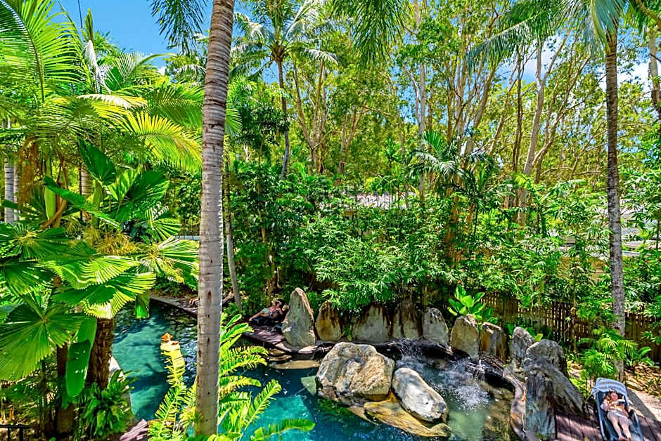 Elysium Private Apartments at Beach Club & Spa