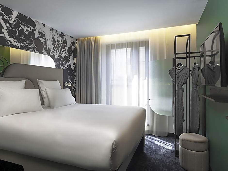 Tribe Paris La Defense Esplanade