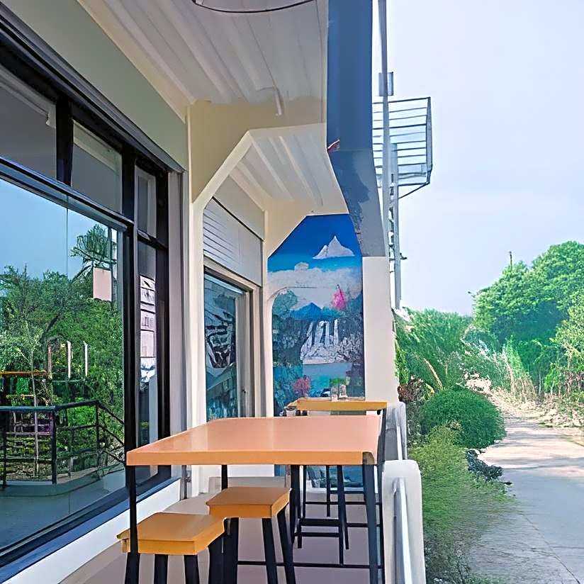 Jethro Hotel and Resto