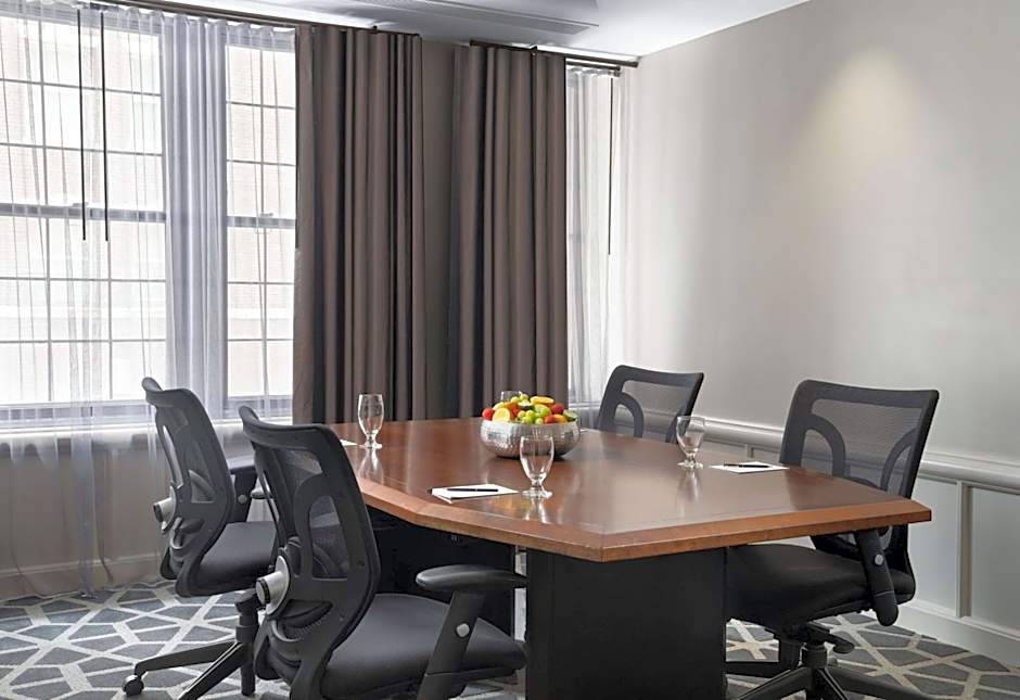 Hotel Phillips Kansas City Curio Collection by Hilton