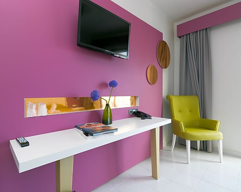 The Purple Hotel - Adults Only