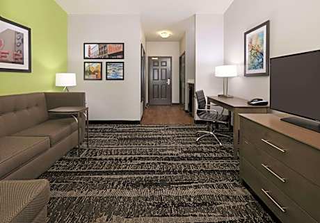 King Suite - Mobility/Hearing Access/Tub with Grab Bars/Non-Smoking