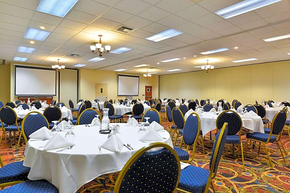 Rock Island Inn & Suites Marshalltown