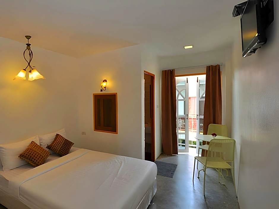 Sidewalk Boutique Hotel