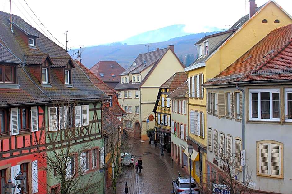 A la Maison Rouge Hotel & Restaurant