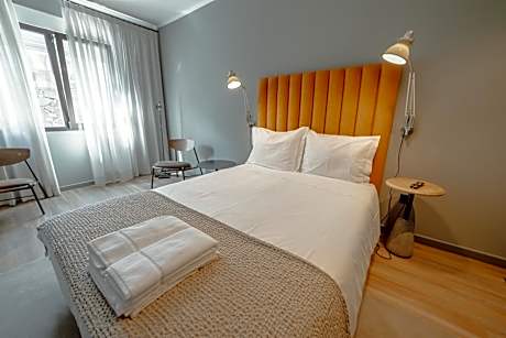 Deluxe Room (2 Adults + 1 Child)