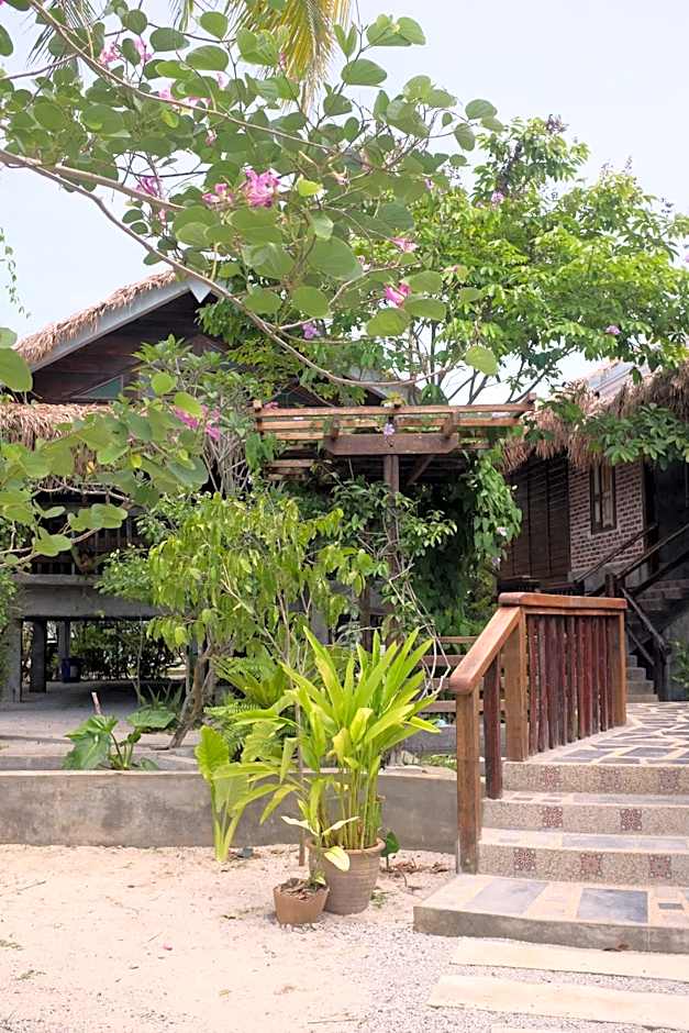 Panji Panji Tropical Wooden Home