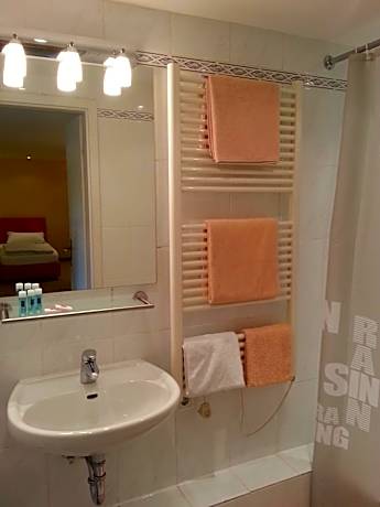 One-Bedroom Apartment (3 Adults)