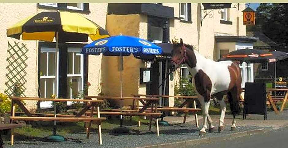 OYO Rose & Crown Hotel