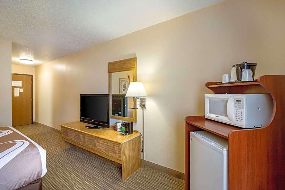 Quality Inn - Storm Lake