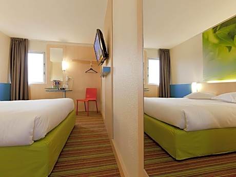 Standard Family Suite with One Double Bed and Twin Beds