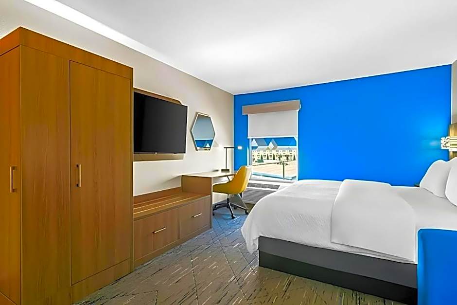 Holiday Inn Express & Suites Joplin Southeast
