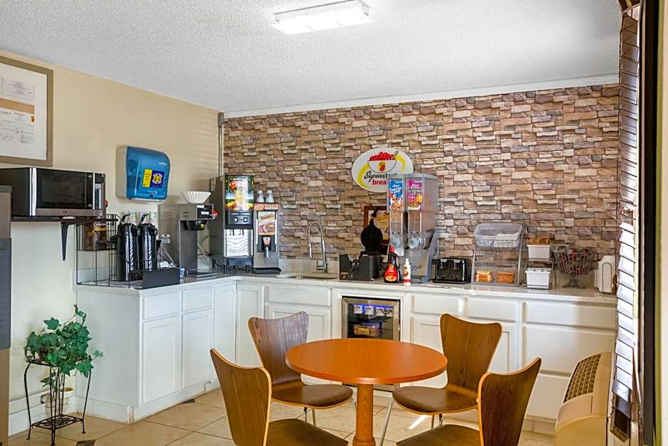 Super 8 by Wyndham El Dorado