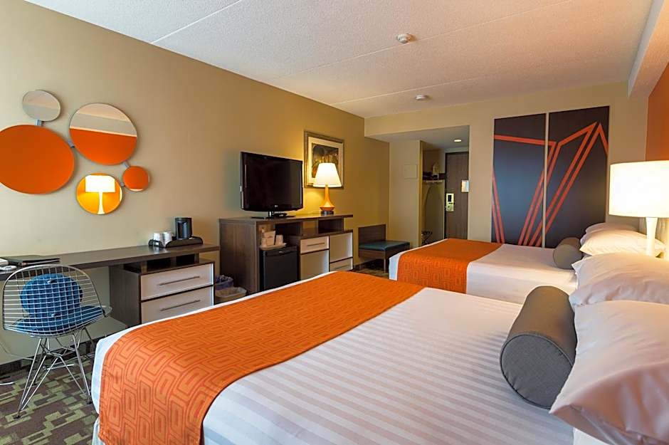 Howard Johnson Hotel by Wyndham by the Falls Niagara Falls